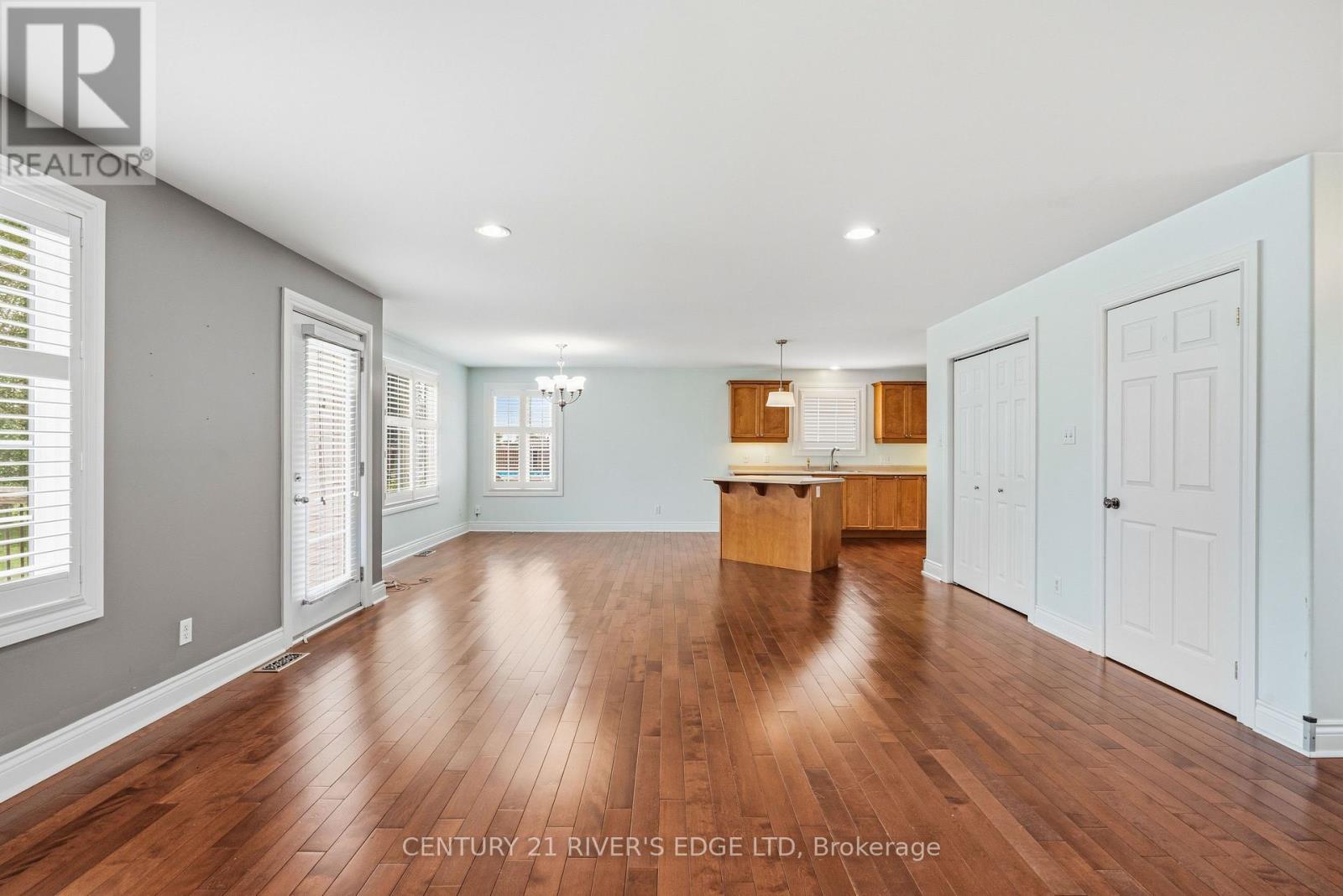 113 BLAKE'S CRESCENT - 6