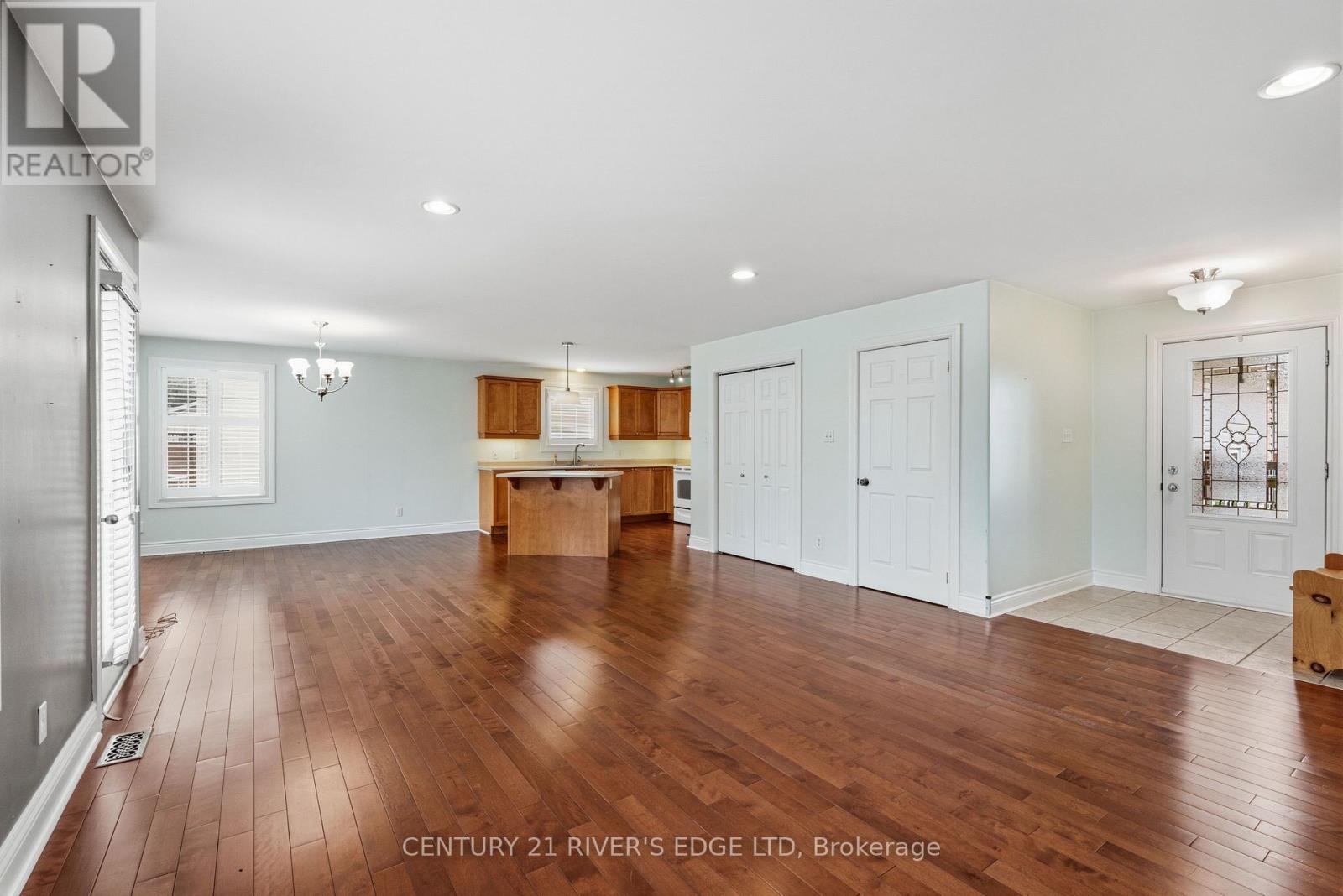 113 BLAKE'S CRESCENT - 7