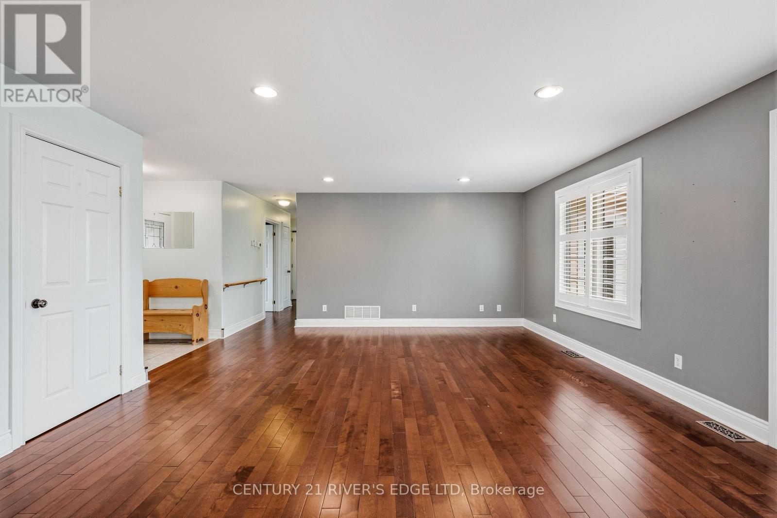 113 BLAKE'S CRESCENT - 8