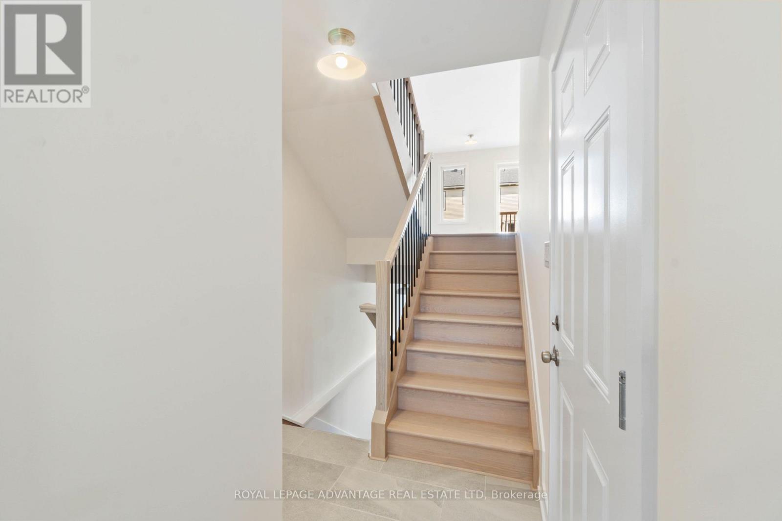35 WHITCOMB CRESCENT, Smiths Falls — photo 2