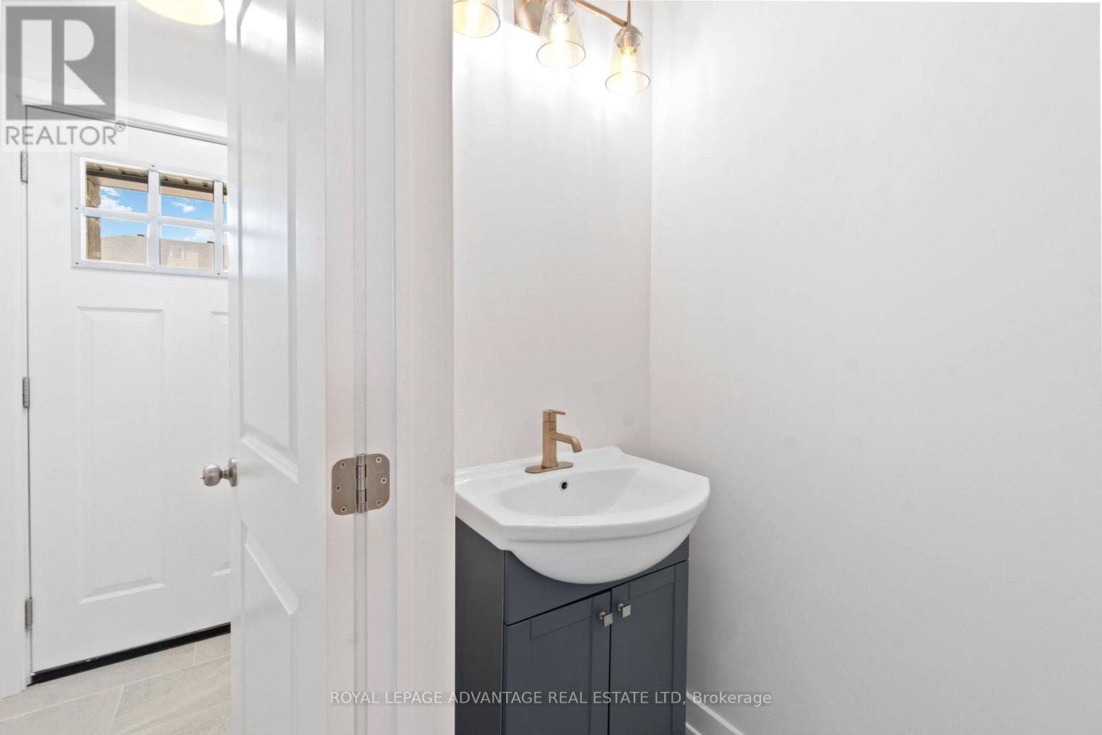 35 WHITCOMB CRESCENT, Smiths Falls — photo 3