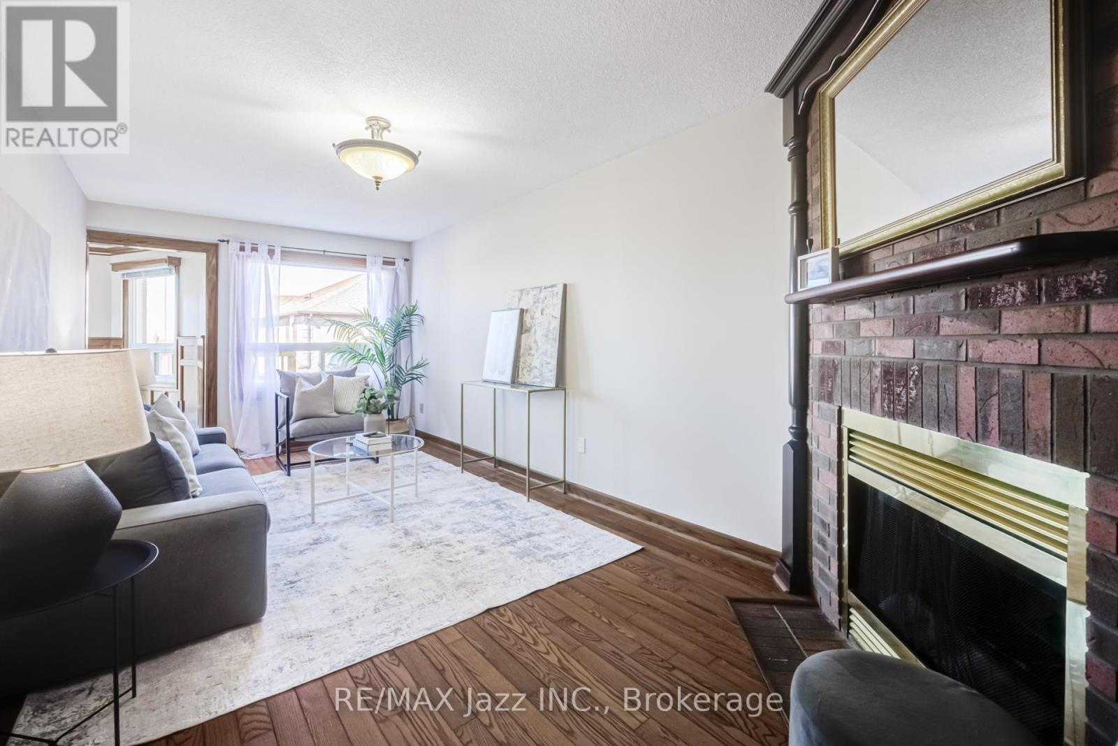 2 COOMER CRESCENT - 16