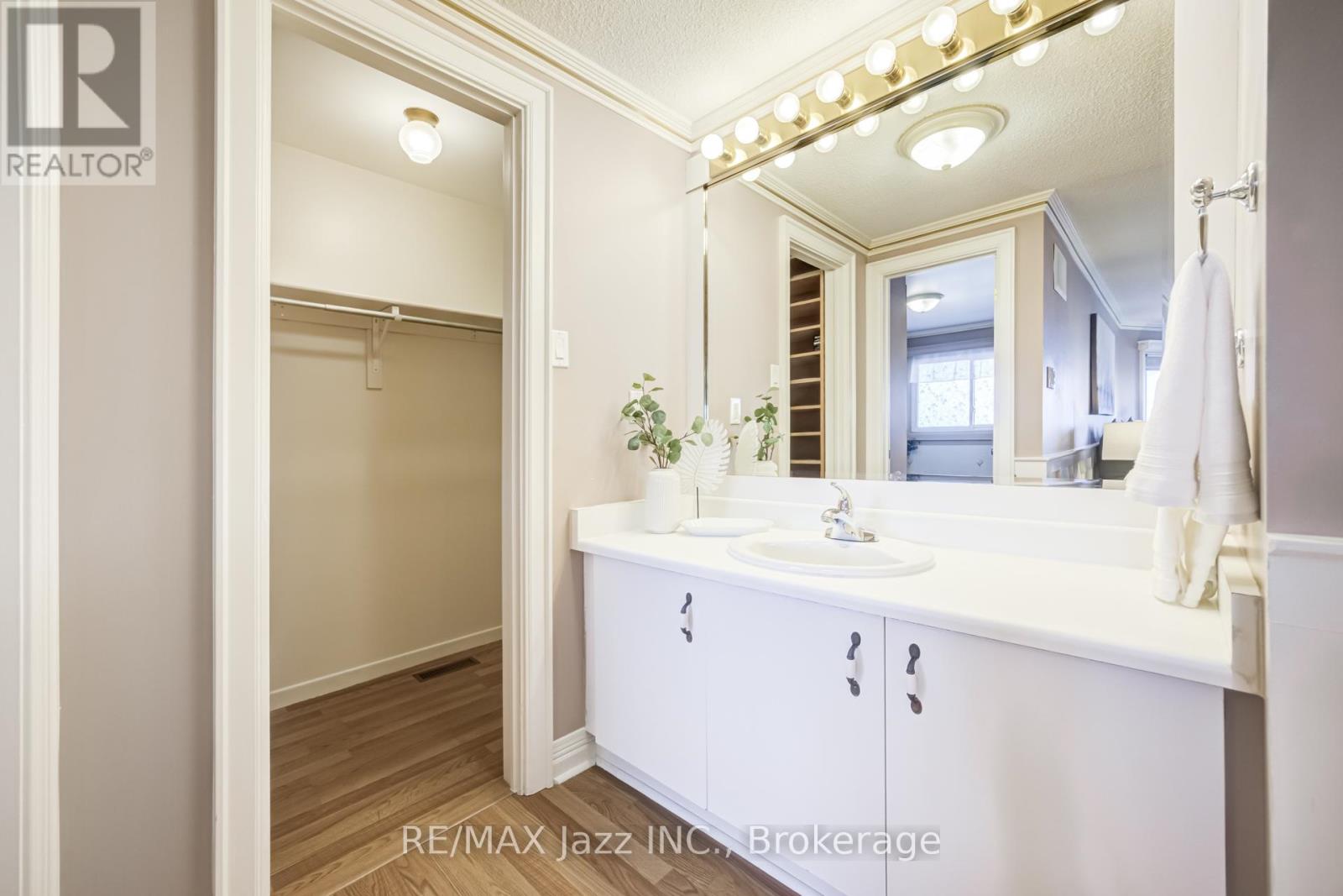 2 COOMER CRESCENT - 20