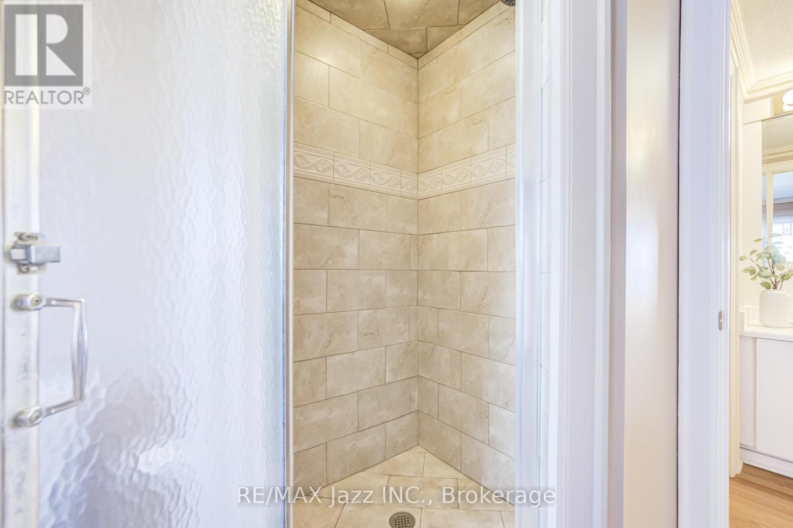 2 COOMER CRESCENT - 23