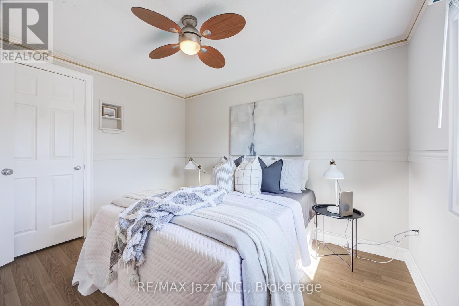 2 COOMER CRESCENT - 32