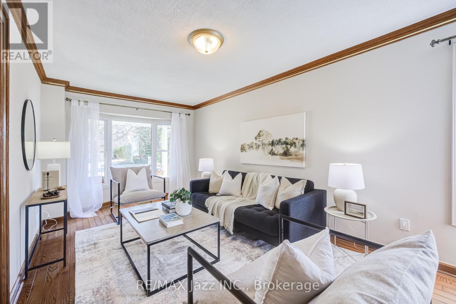 2 COOMER CRESCENT - 4