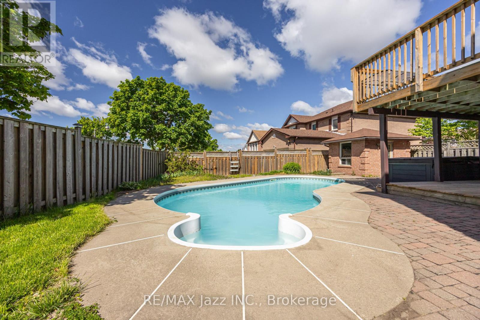 2 COOMER CRESCENT - 44