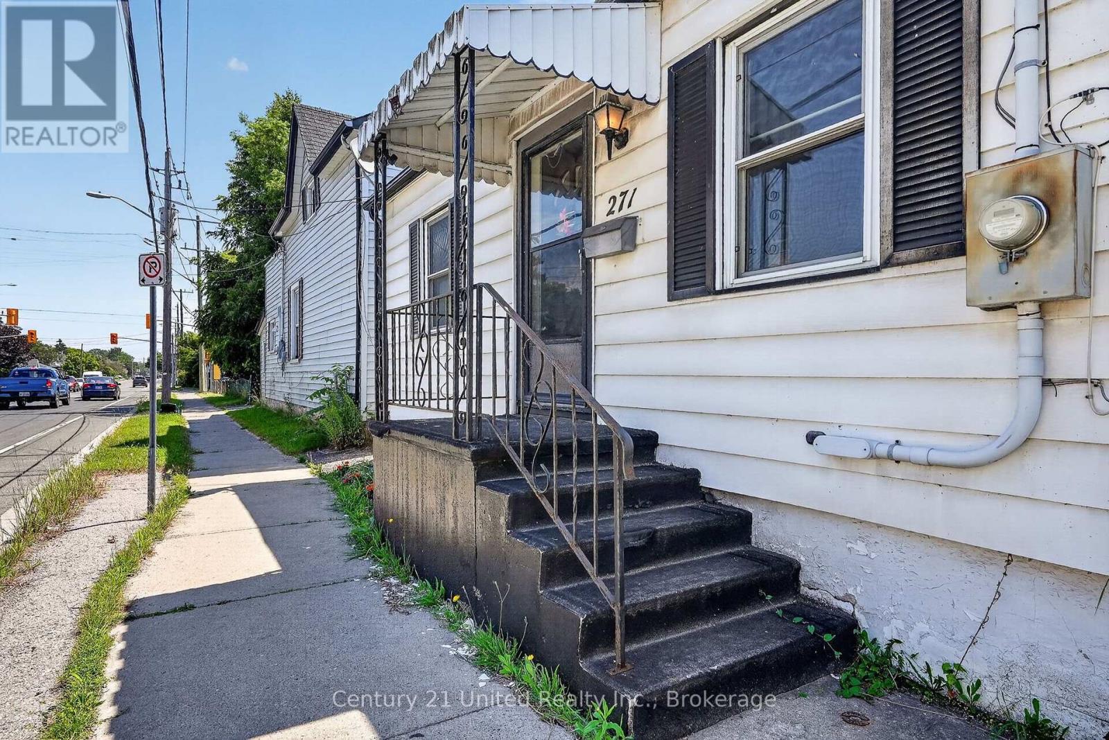 271 UNIVERSITY AVENUE W - 3