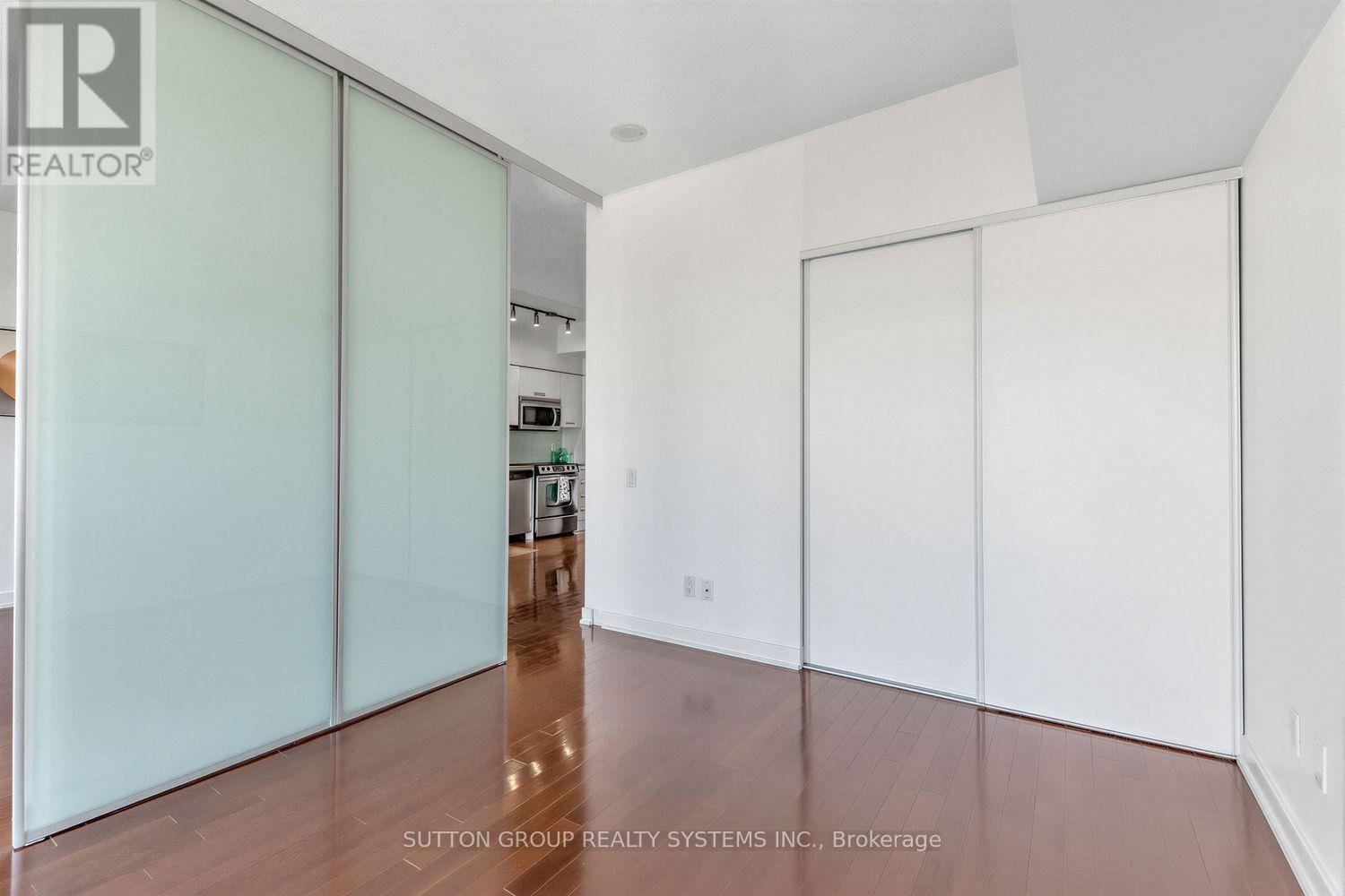 #1406 33 CHARLES STREET E - 16