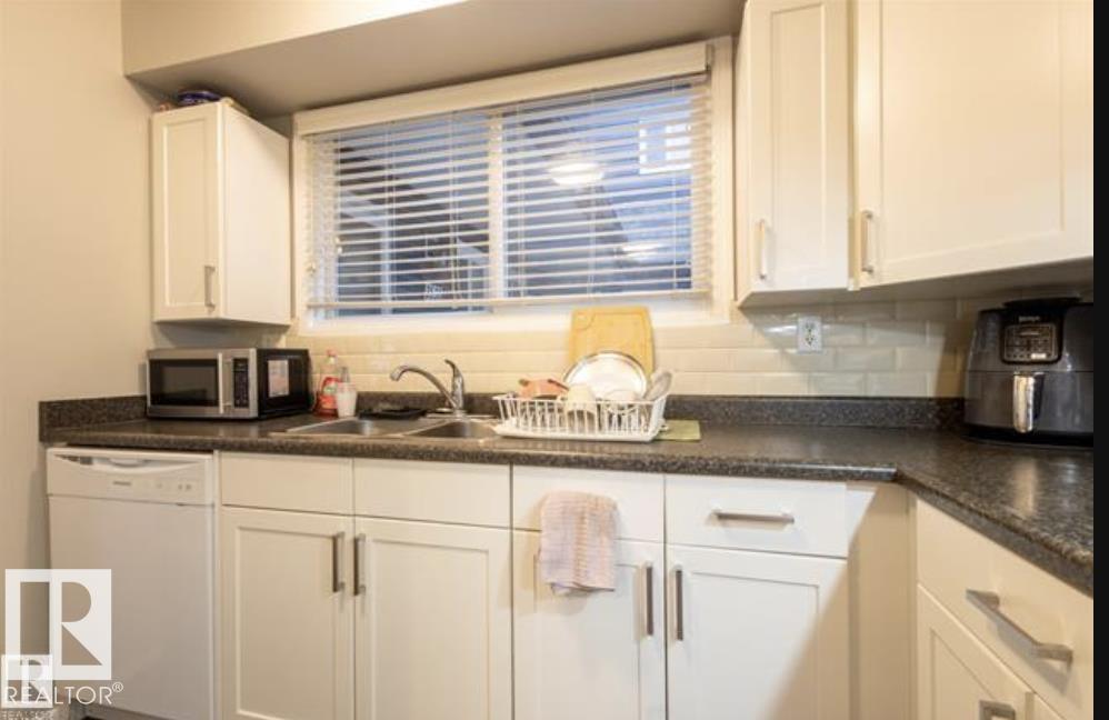 3530 42 ST NW - 8