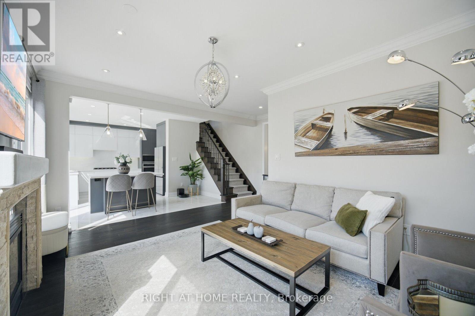 44 CREW CRESCENT - 13