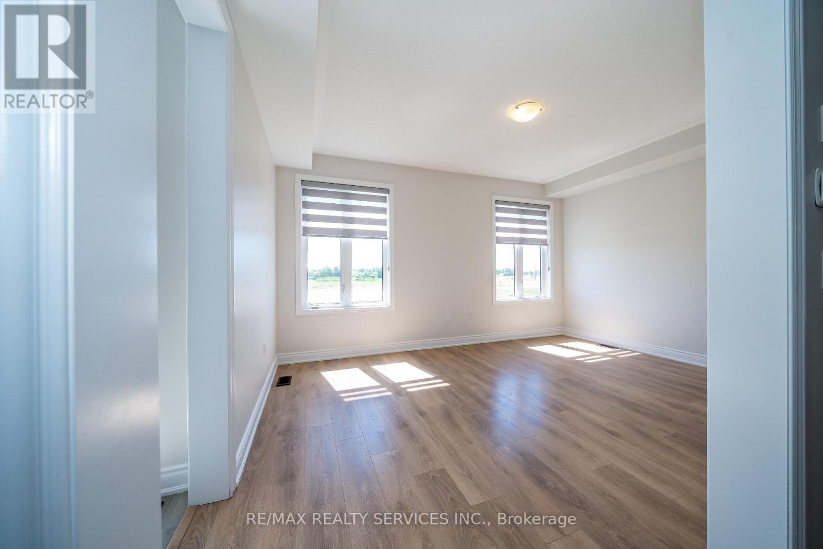 41 UNION BOULEVARD - 12