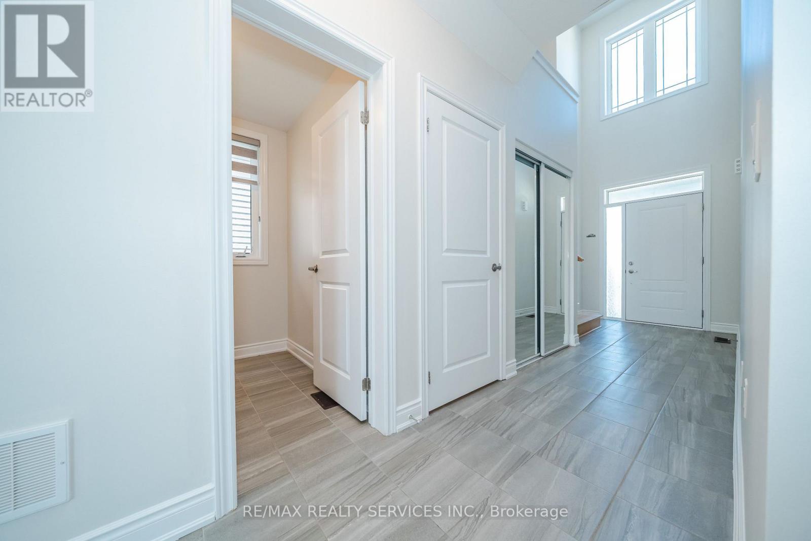 41 UNION BOULEVARD - 13