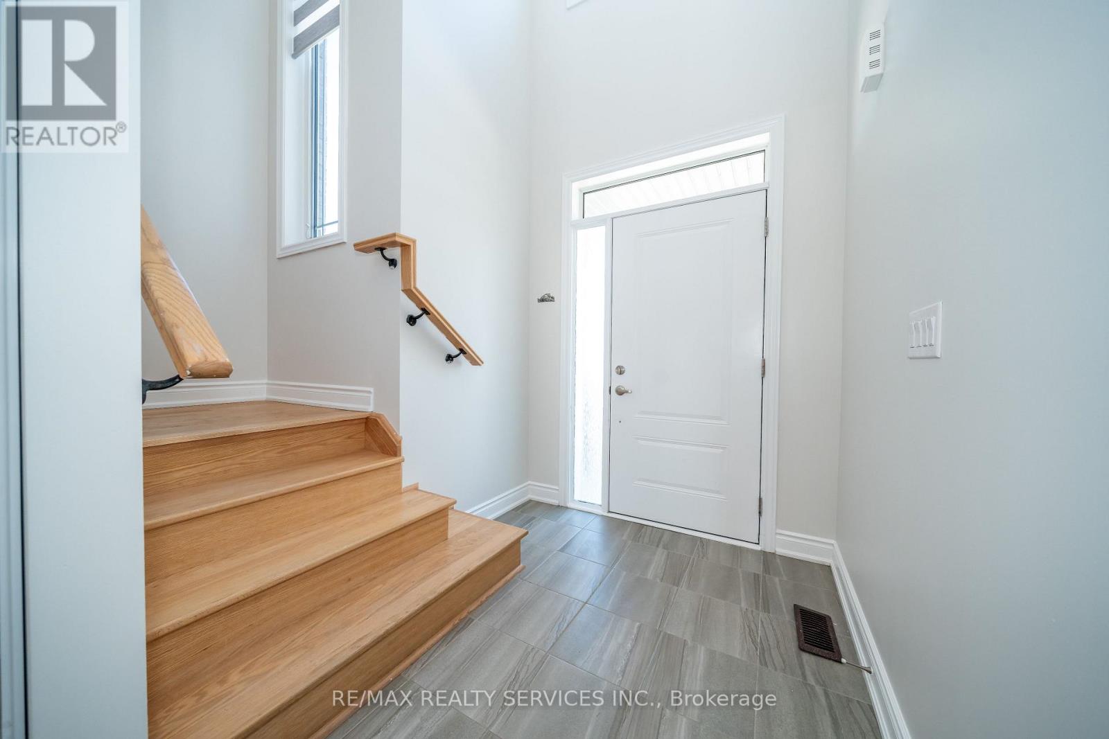41 UNION BOULEVARD - 15