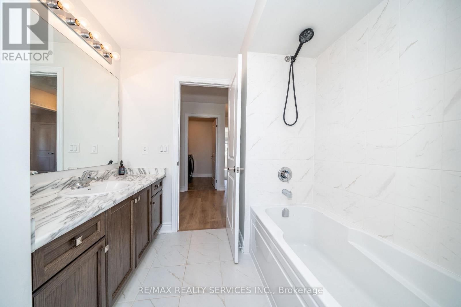 41 UNION BOULEVARD - 21