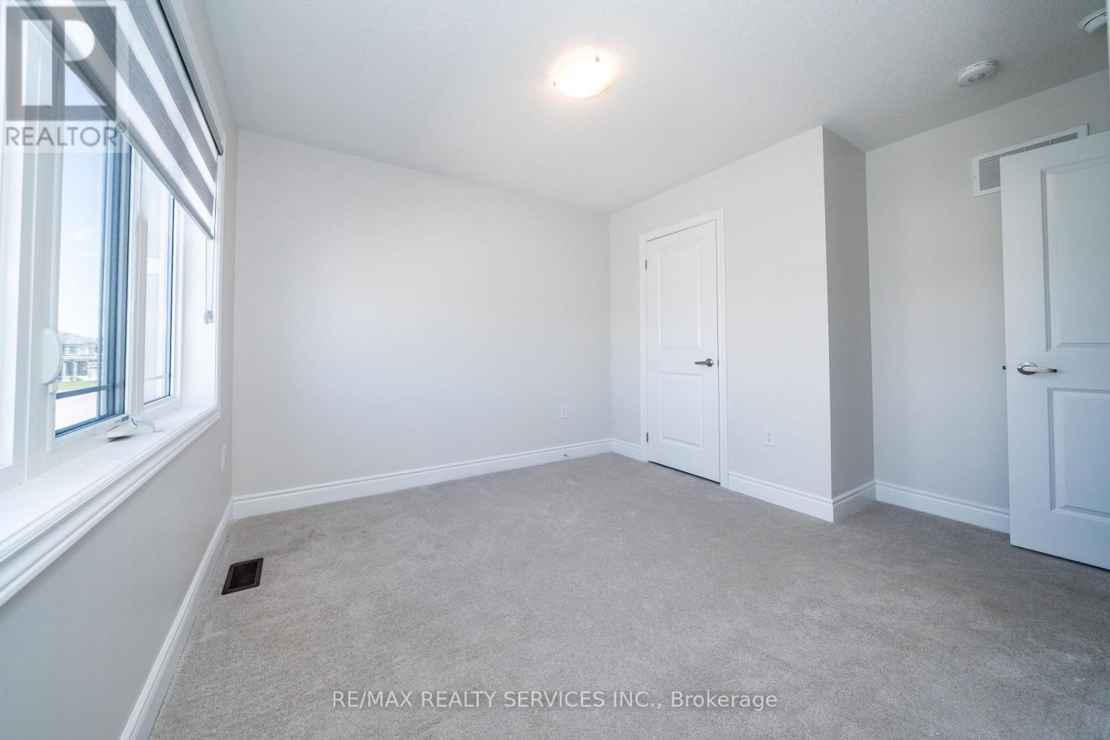 41 UNION BOULEVARD - 23