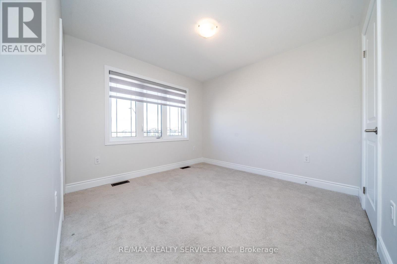 41 UNION BOULEVARD - 24