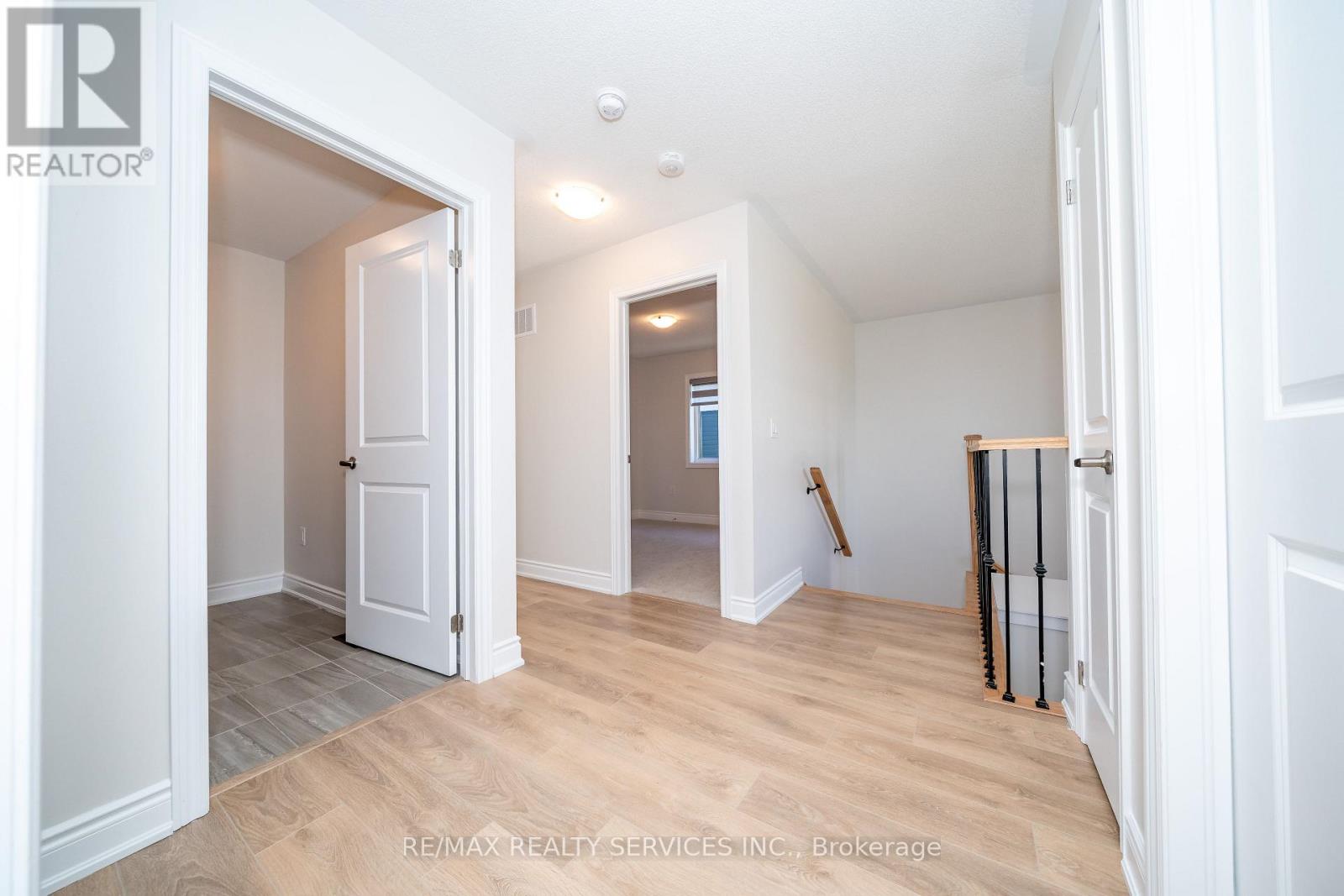 41 UNION BOULEVARD - 25