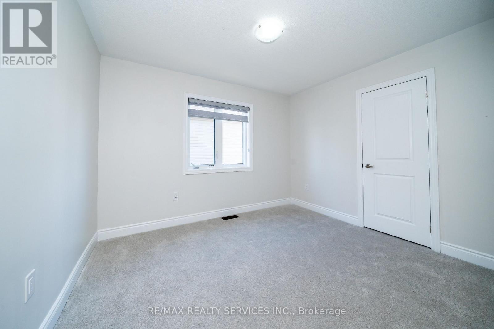41 UNION BOULEVARD - 26