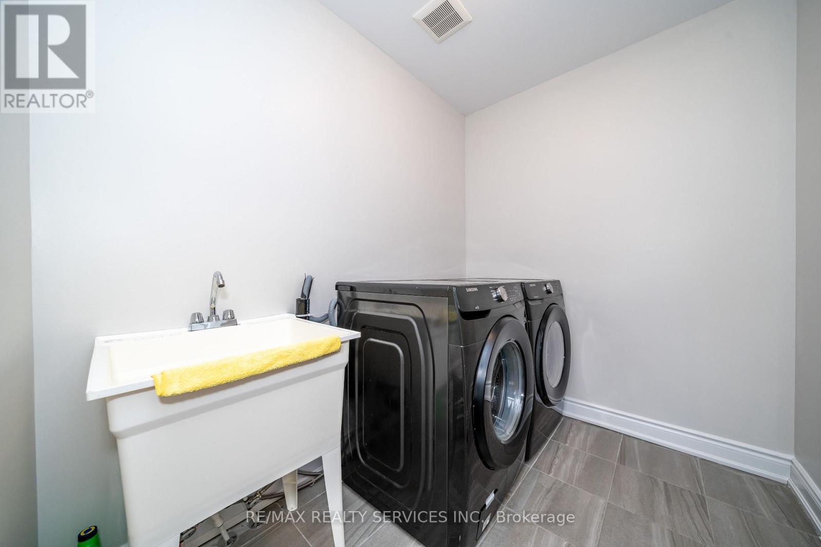 41 UNION BOULEVARD - 28