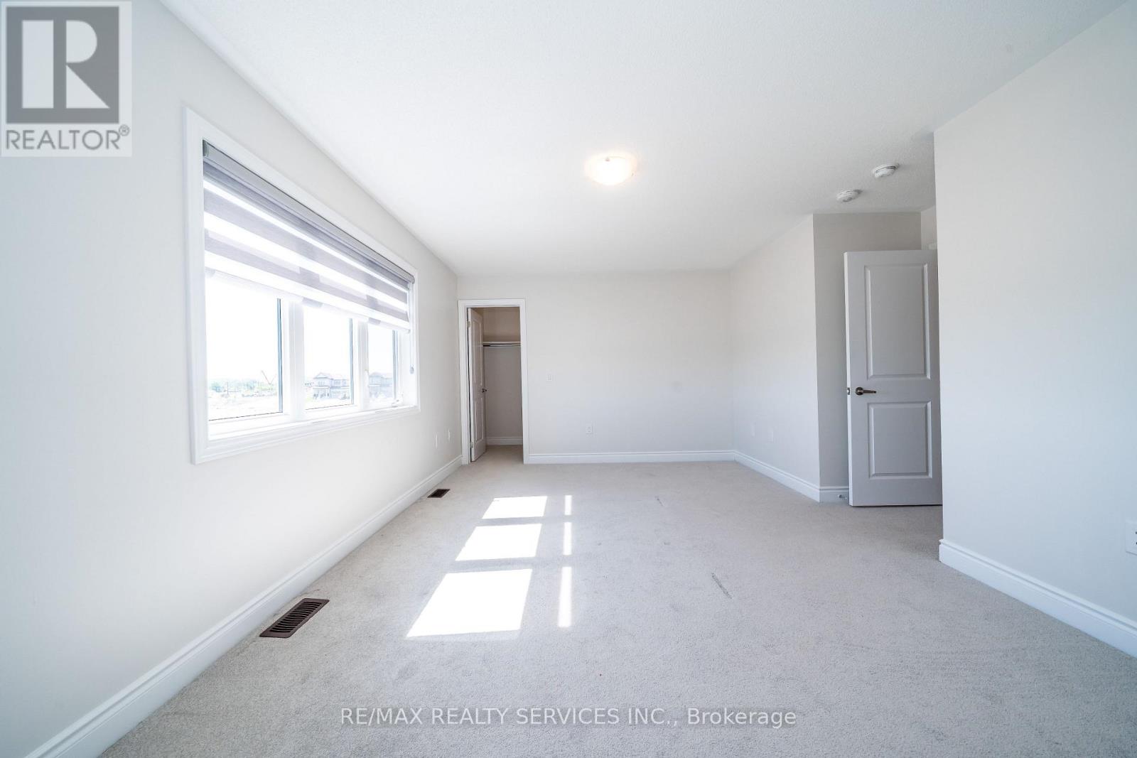 41 UNION BOULEVARD - 33