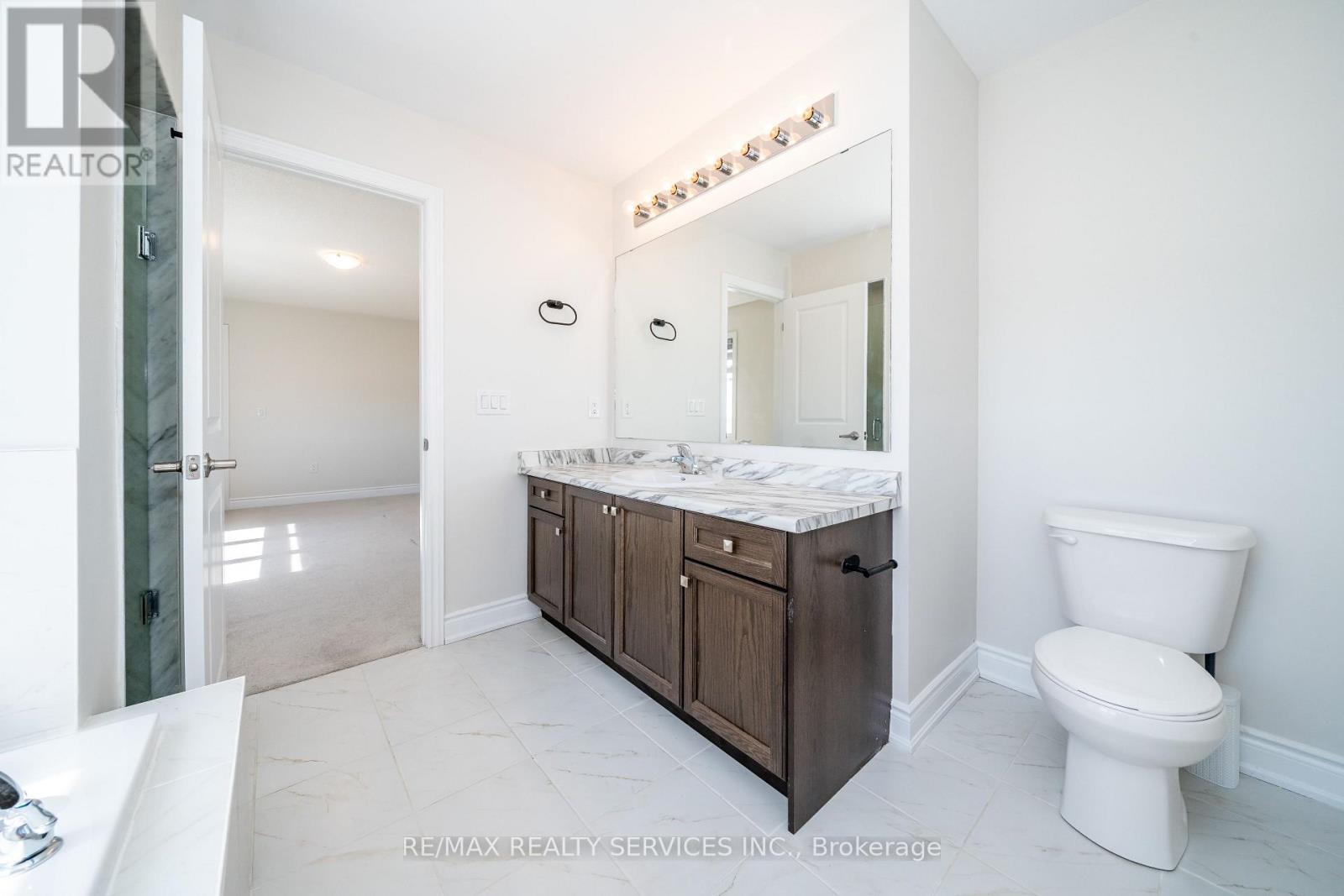 41 UNION BOULEVARD - 36
