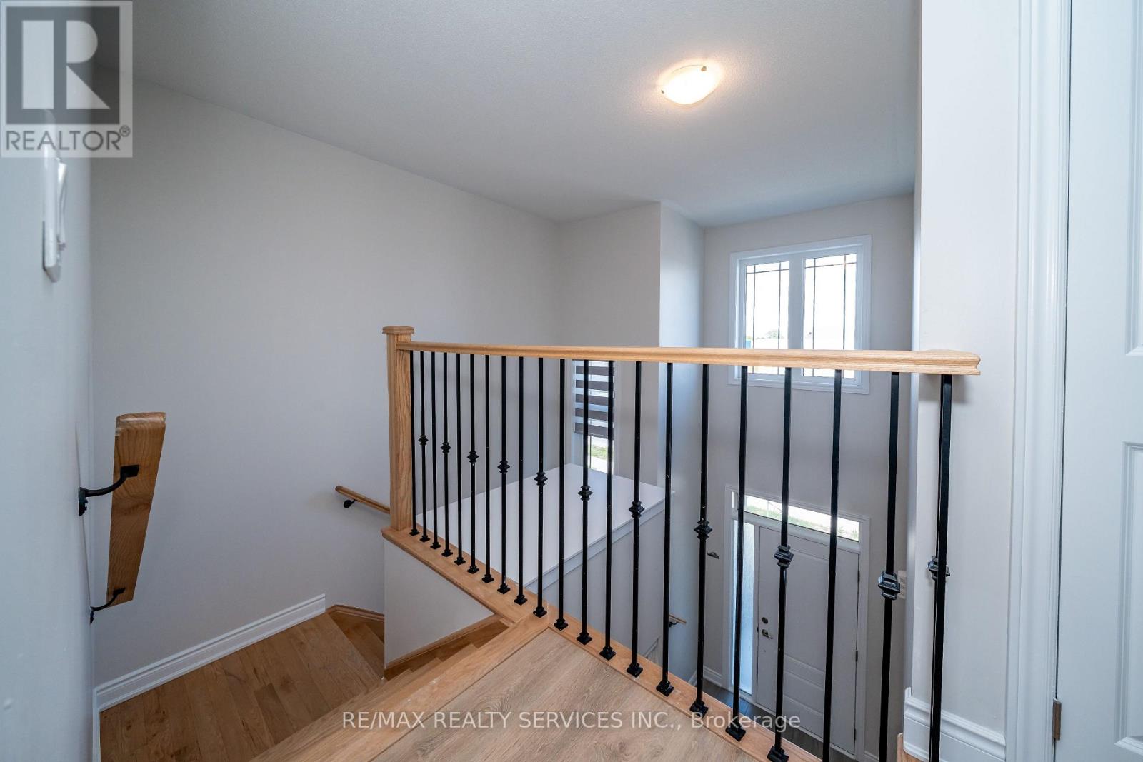 41 UNION BOULEVARD - 39