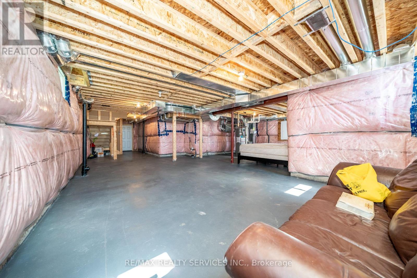 41 UNION BOULEVARD - 42