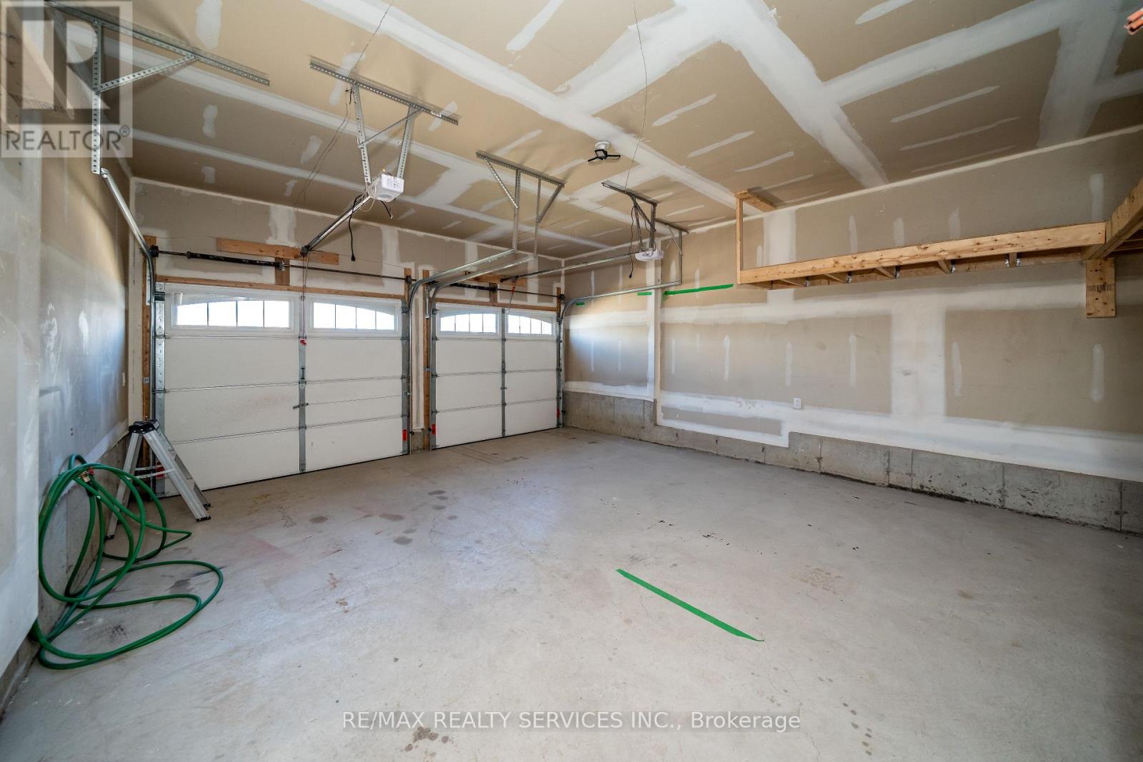 41 UNION BOULEVARD - 43