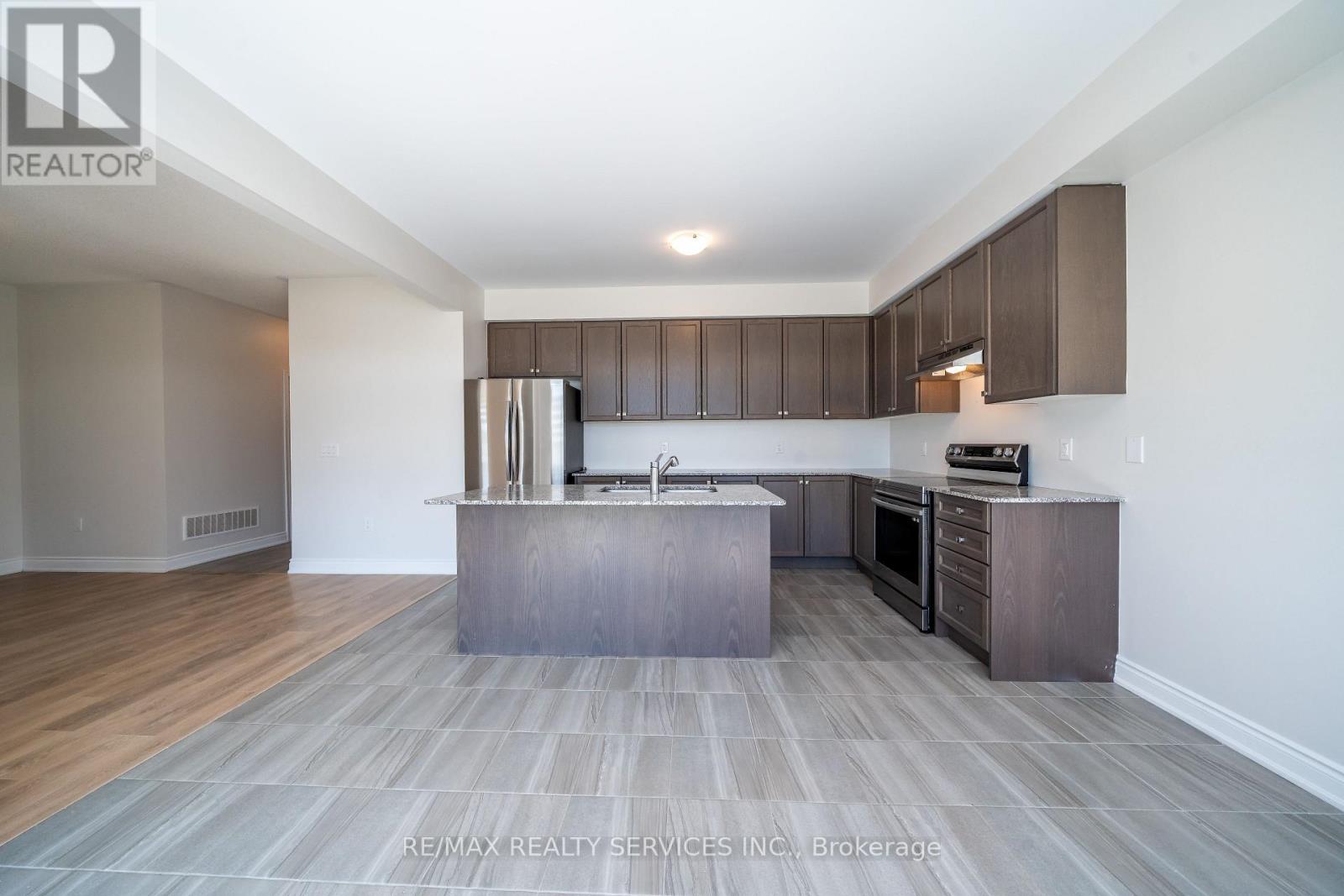 41 UNION BOULEVARD - 6
