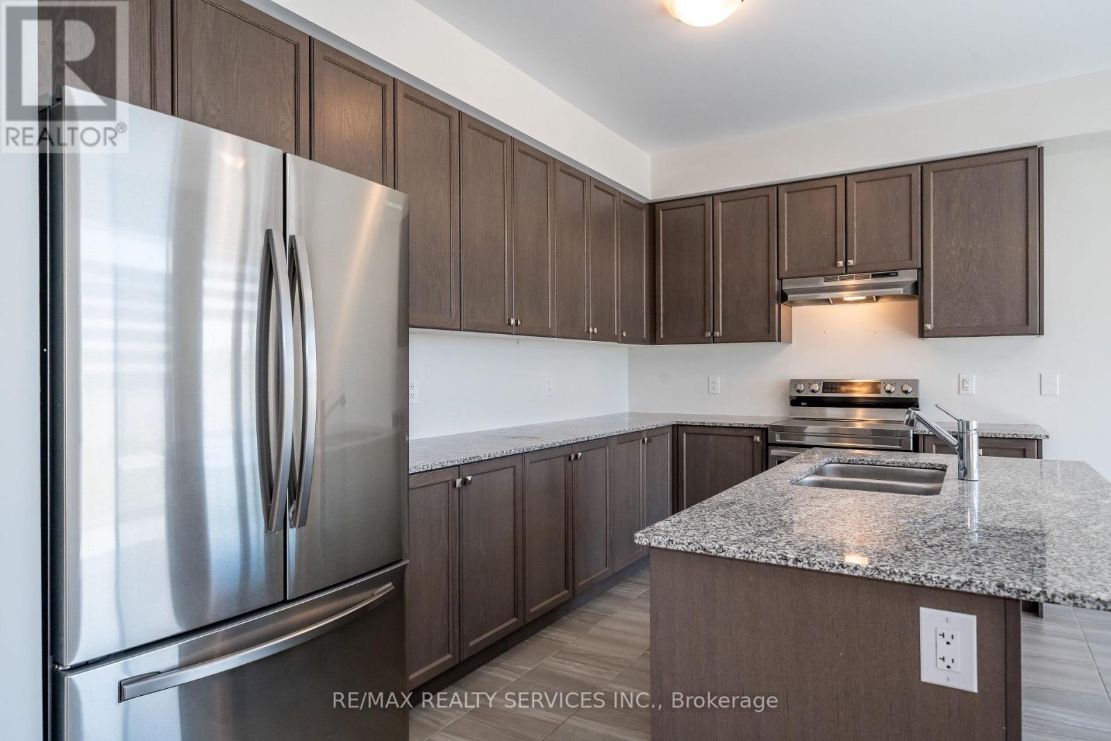 41 UNION BOULEVARD - 7