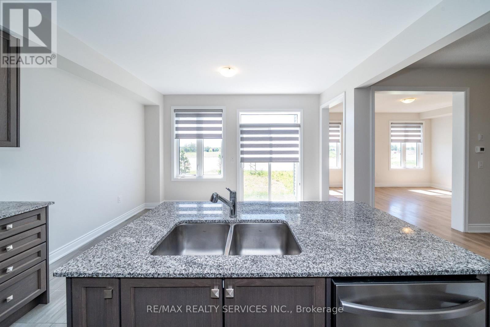 41 UNION BOULEVARD - 8