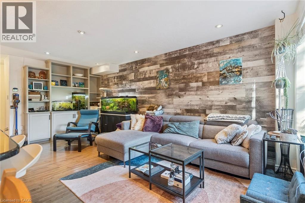 27 PETTIT Street - 13