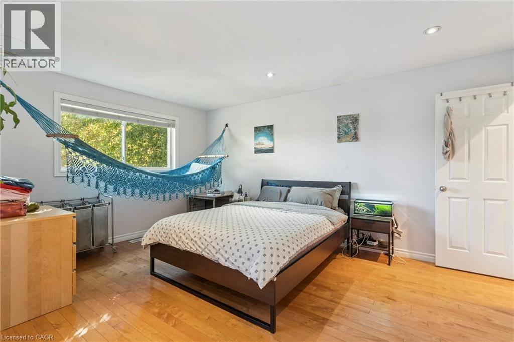 27 PETTIT Street - 27