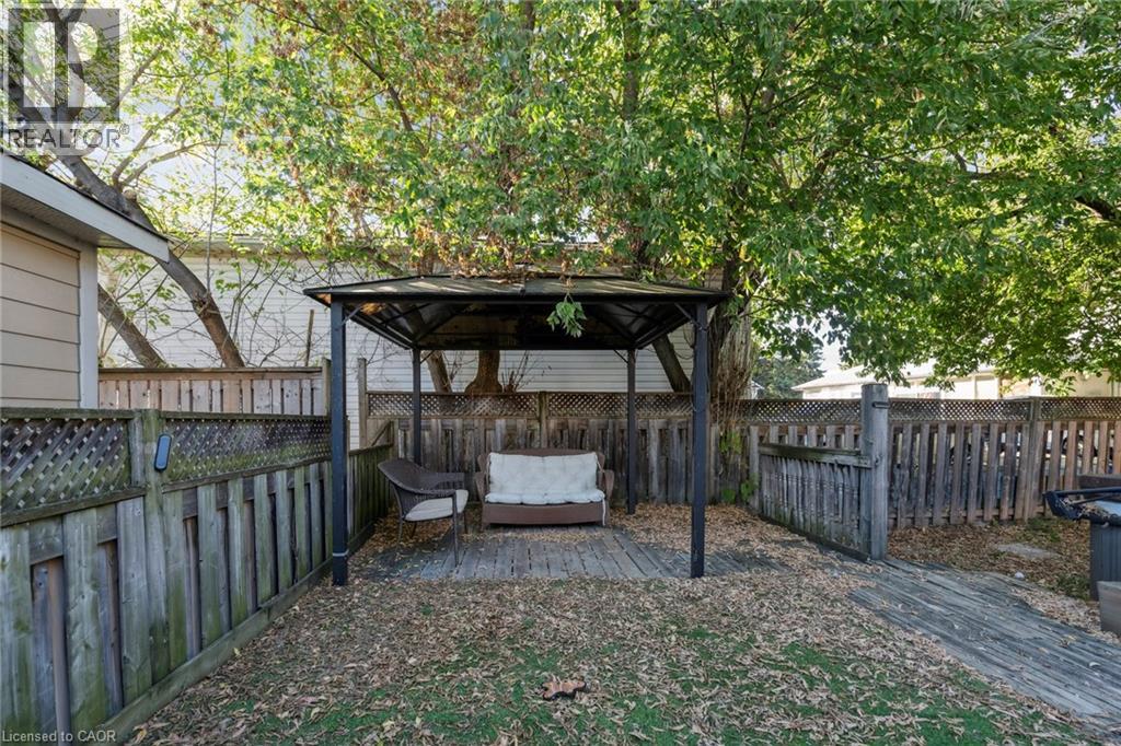 27 PETTIT Street - 34