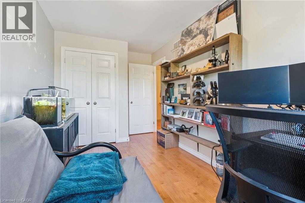 27 PETTIT Street - 32