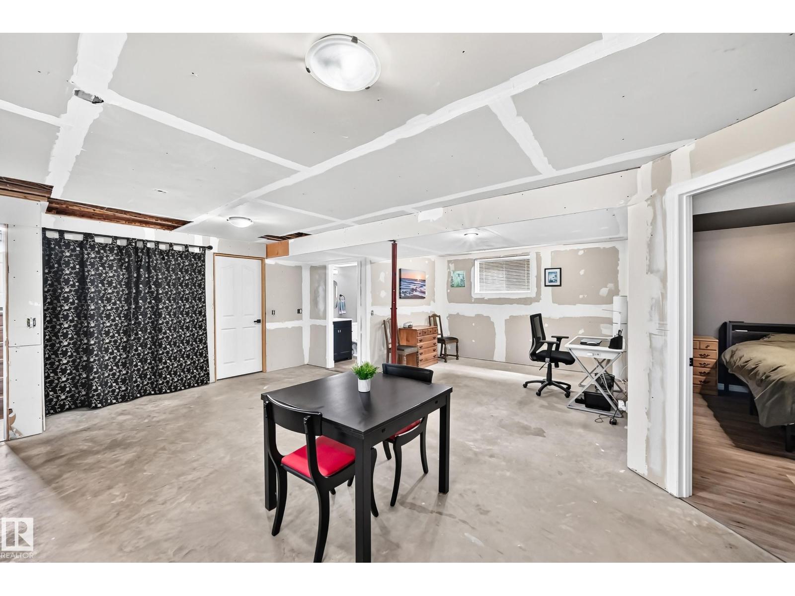 312 GIBB CL NW - 44