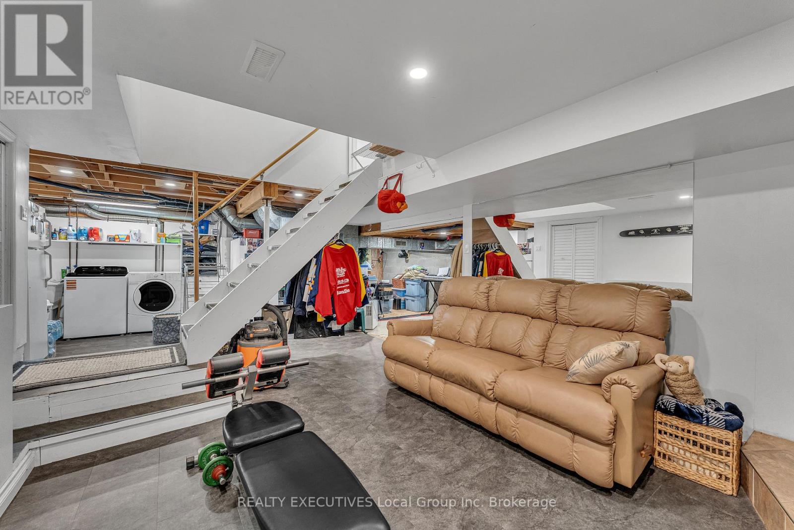 138 WASI FALLS ROAD - 27