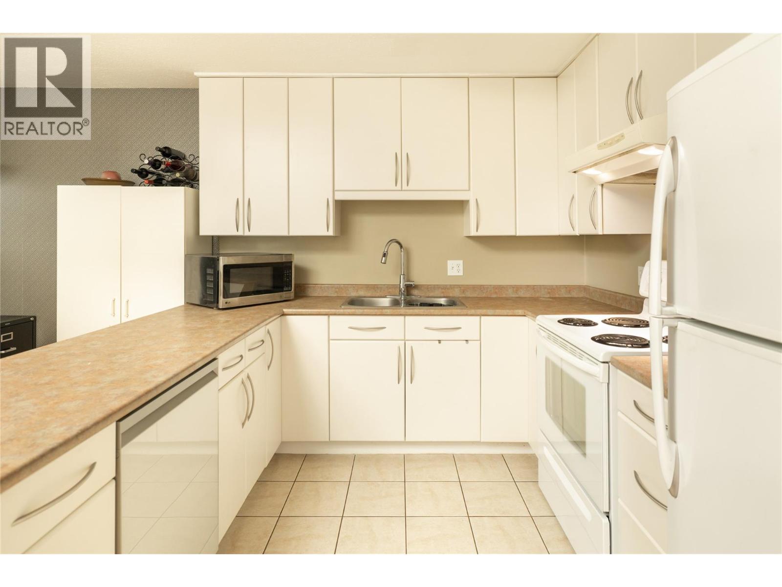 #302 1640 Ufton Court - 7