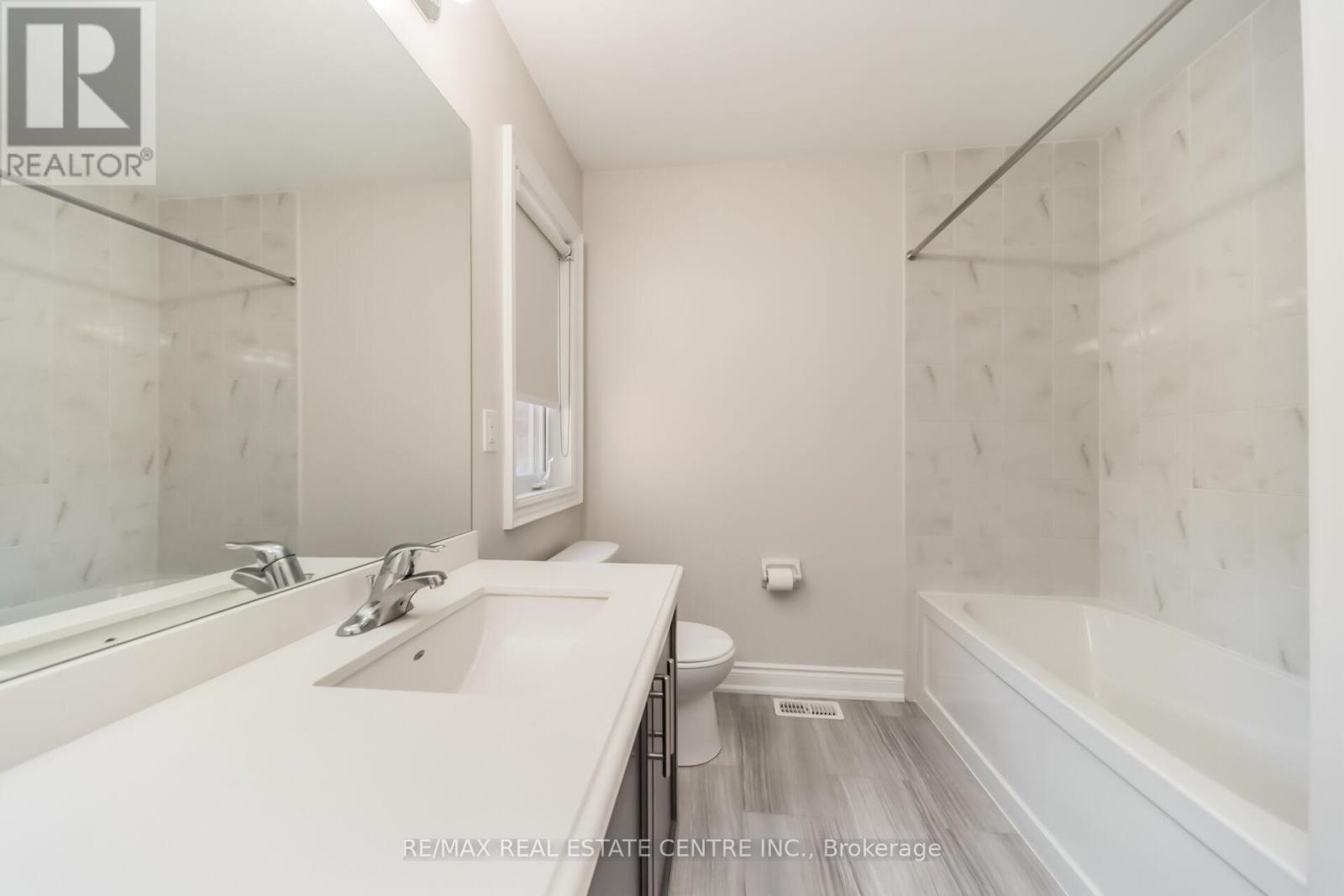 3 PRAIRIE CREEK CRESCENT - 36