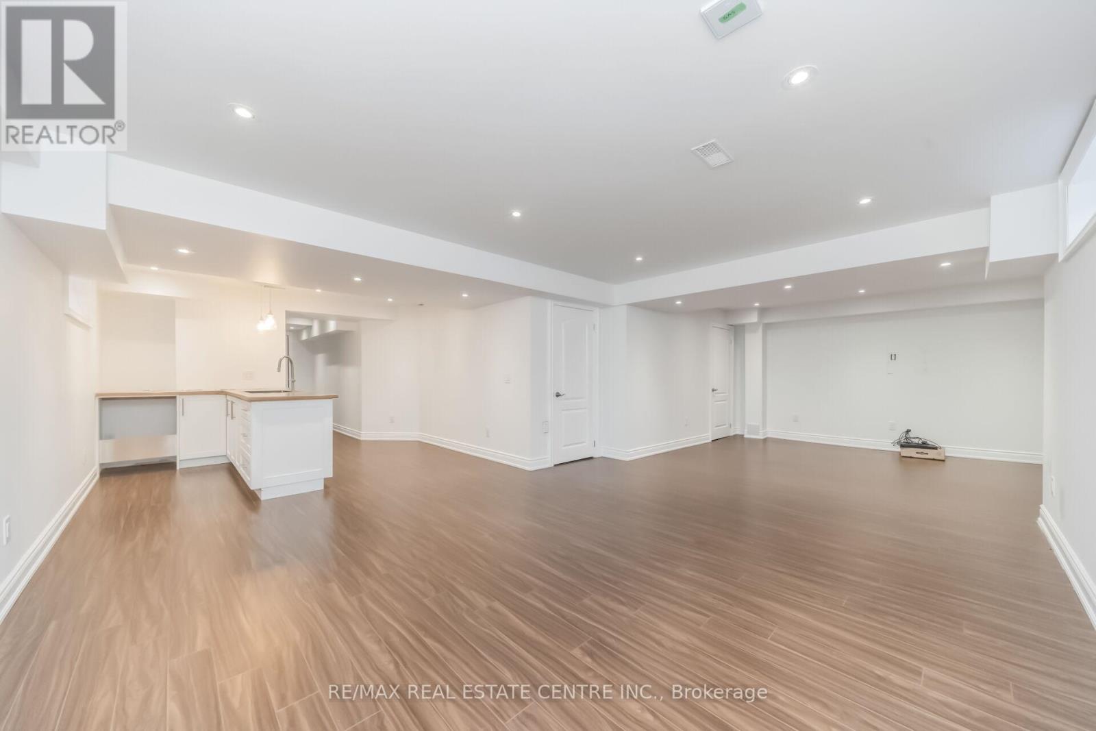 3 PRAIRIE CREEK CRESCENT - 40