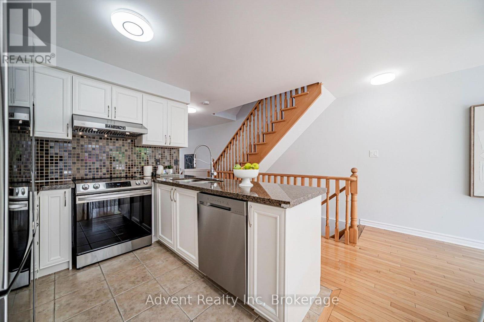 973 THE QUEENSWAY - Image 9