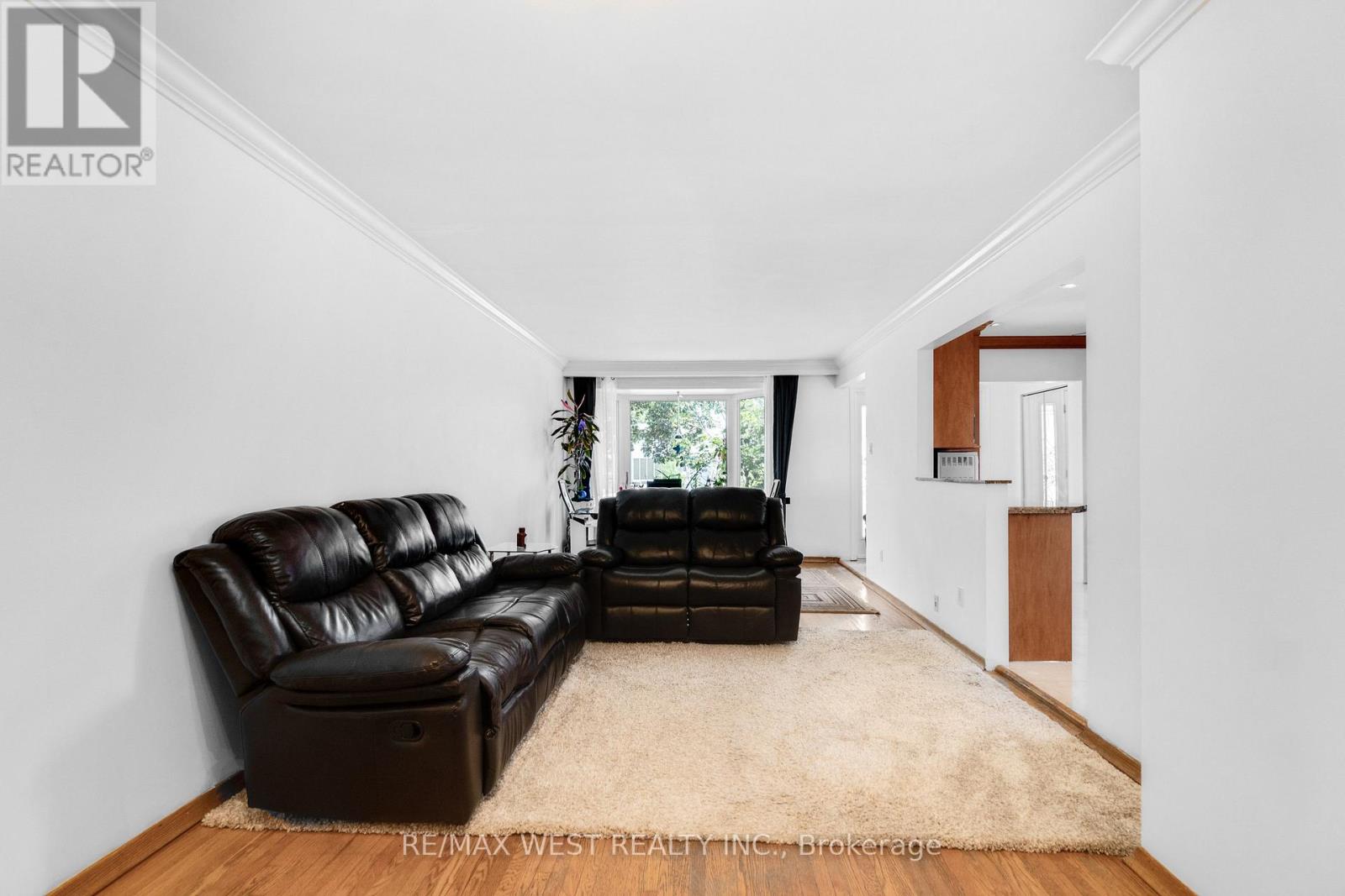 246 VEROBEACH BOULEVARD - Image 3