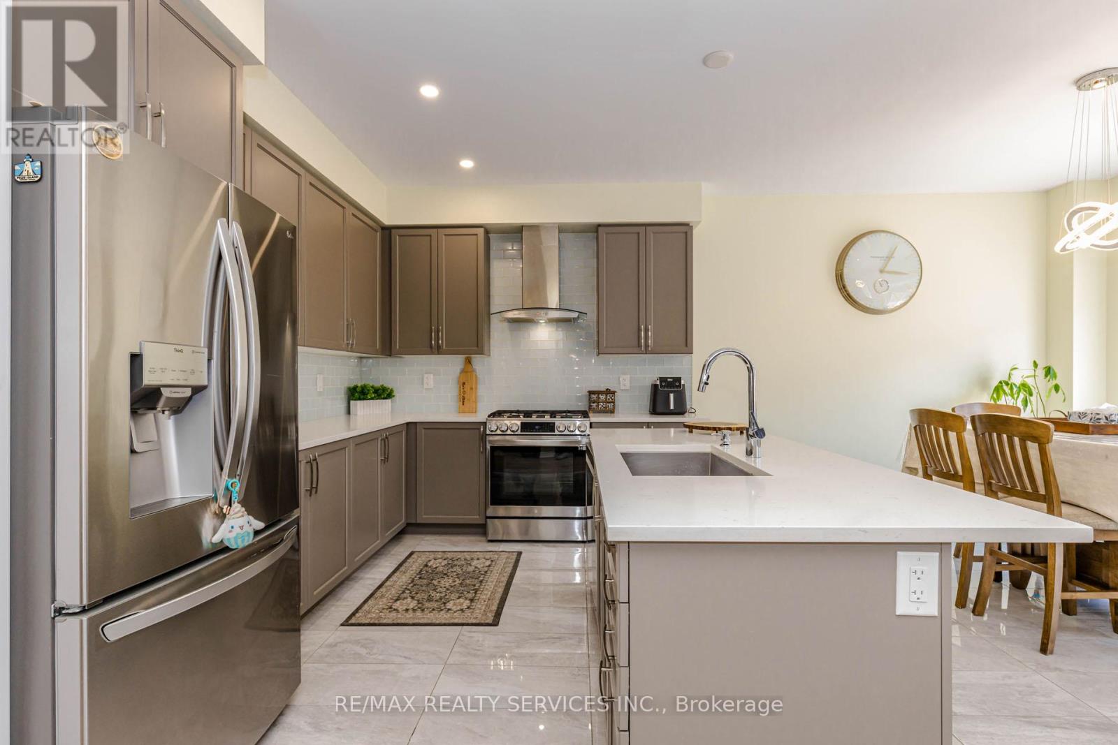 67 MALCOLM CRESCENT - 17
