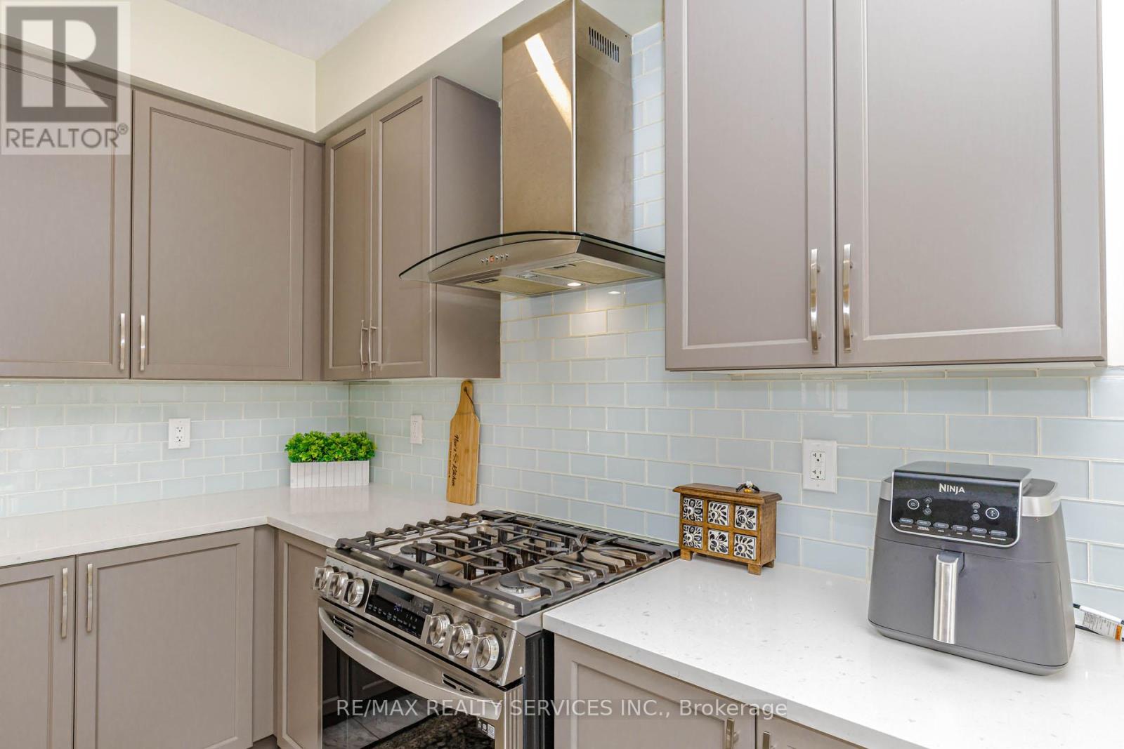 67 MALCOLM CRESCENT - 19
