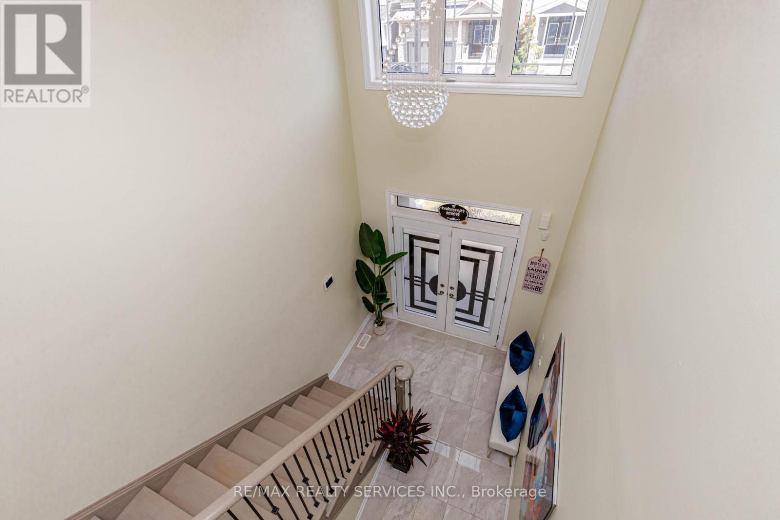 67 MALCOLM CRESCENT - 24