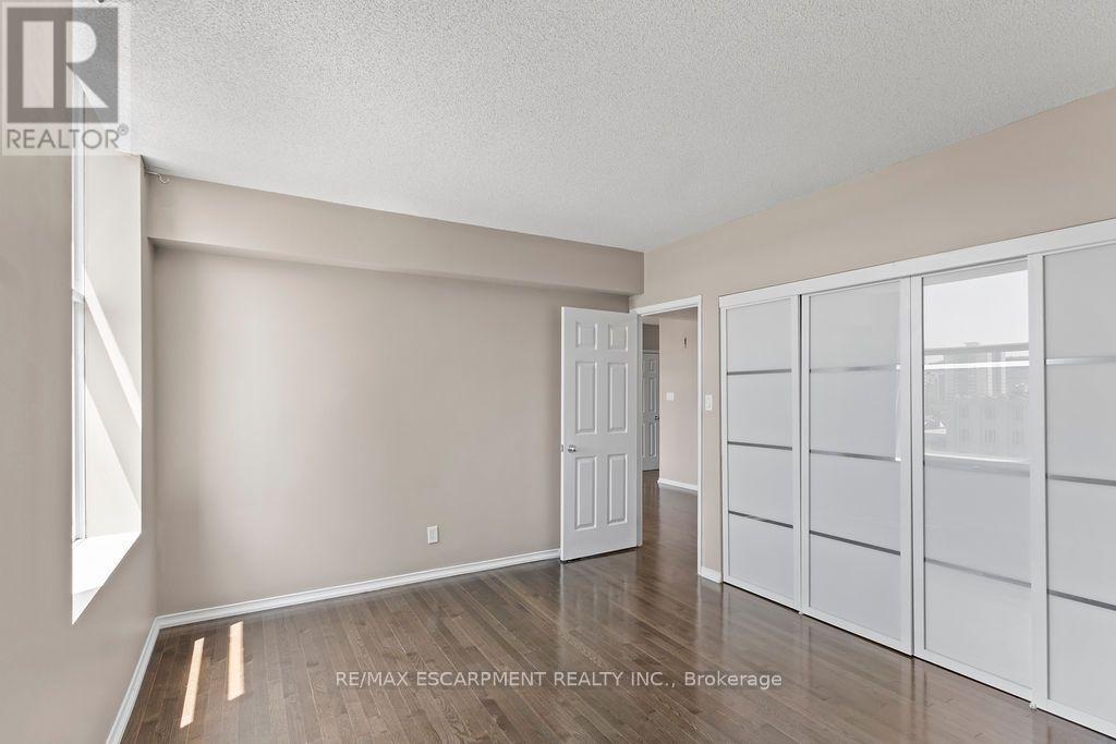 #810 36 JAMES STREET S - Image 12