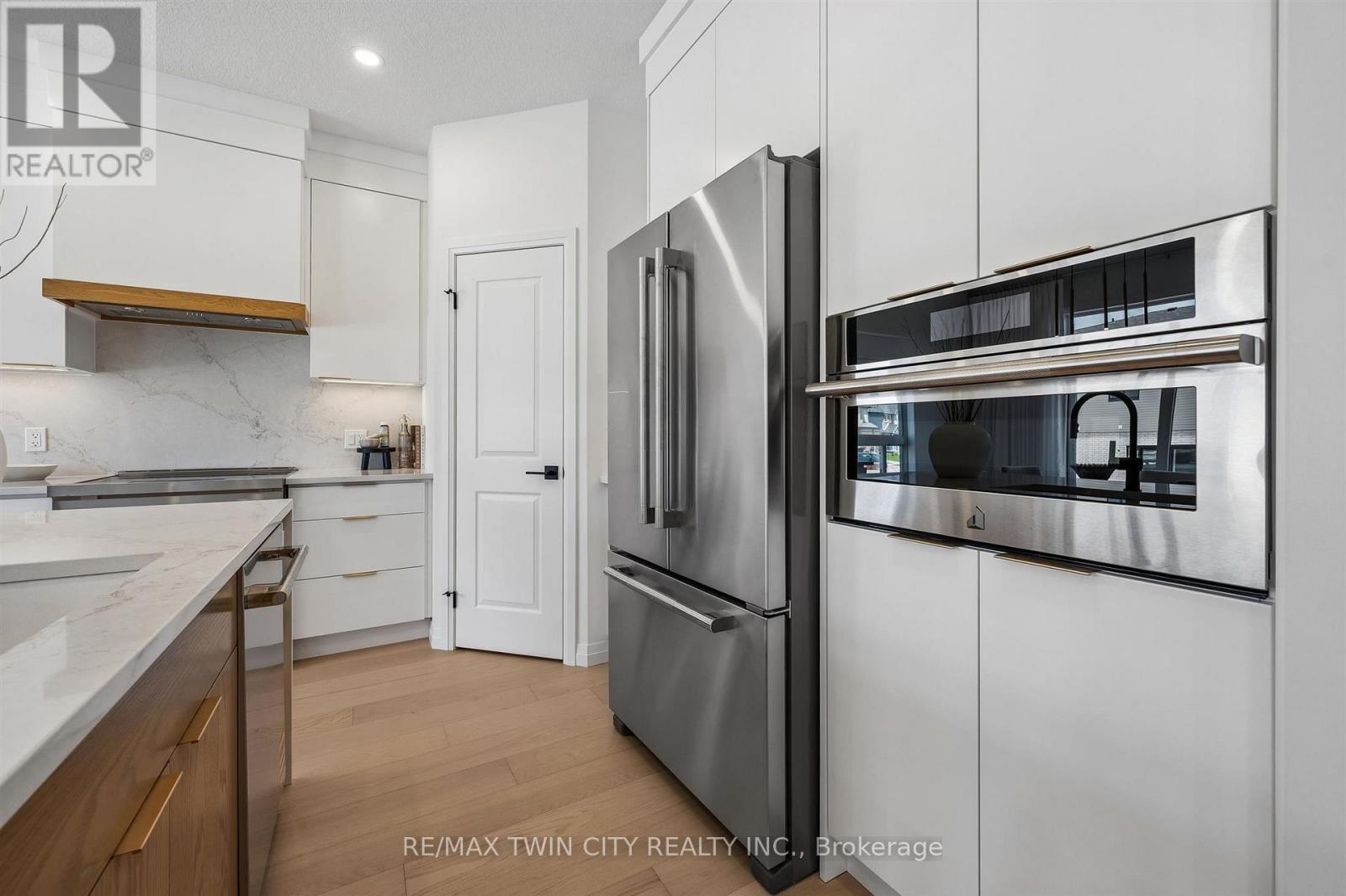1681 DUNKIRK AVENUE - 13