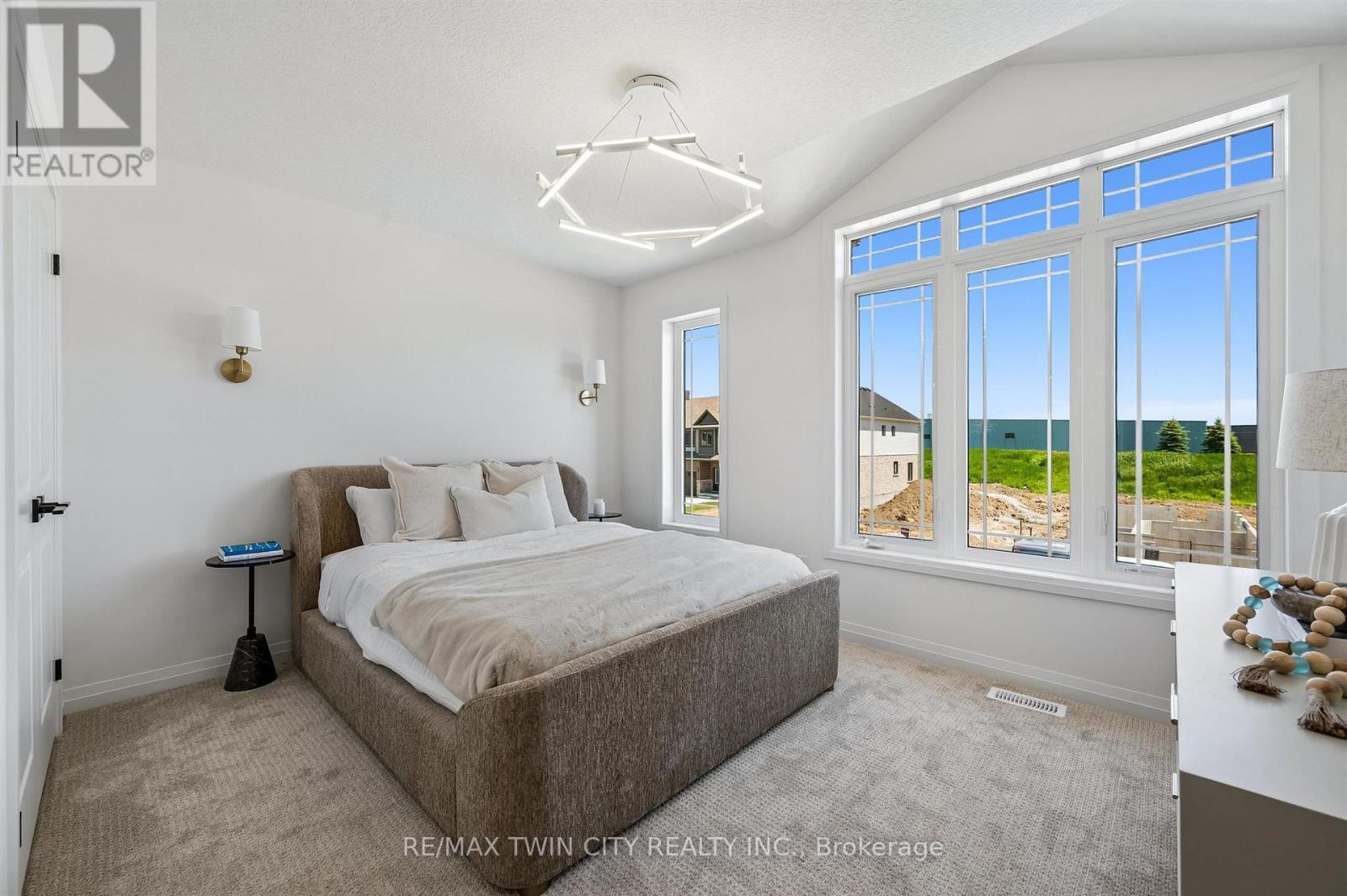 1681 DUNKIRK AVENUE - 27