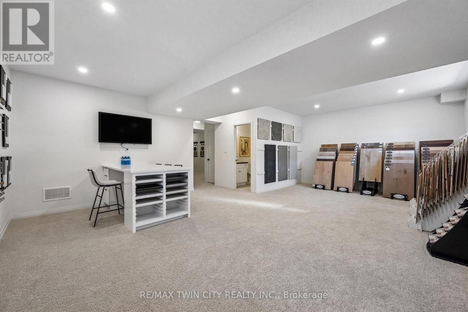 1681 DUNKIRK AVENUE - 36